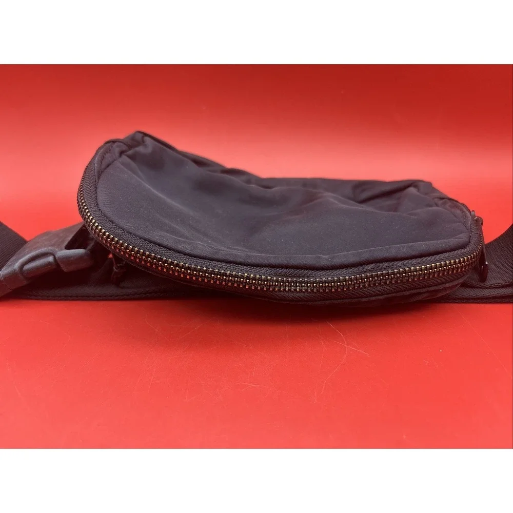Lululemon Everywhere Belt Bag Pack Black Adjustable Strap